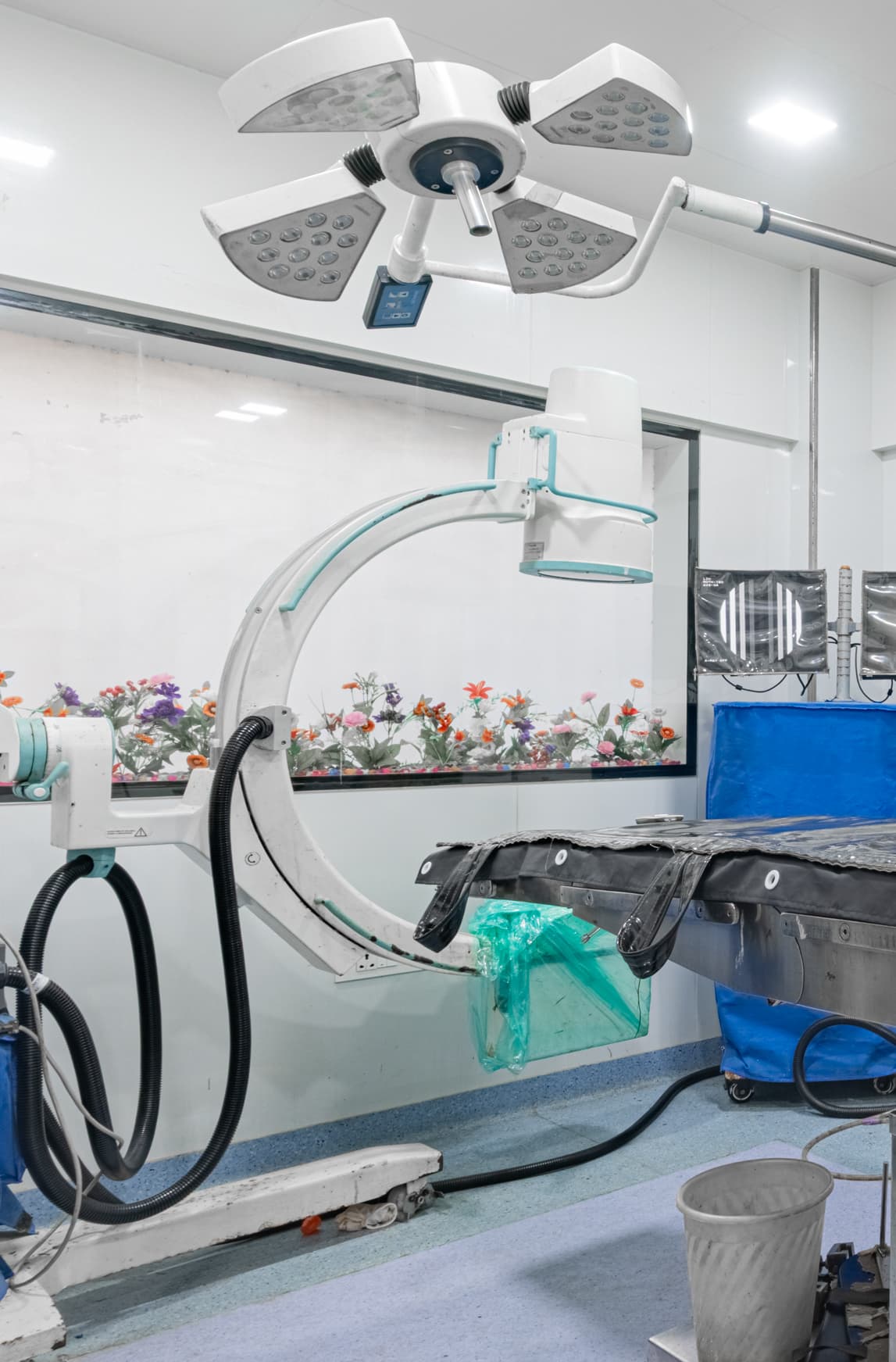 Modern cataract removal — Eye surgery and vision care department